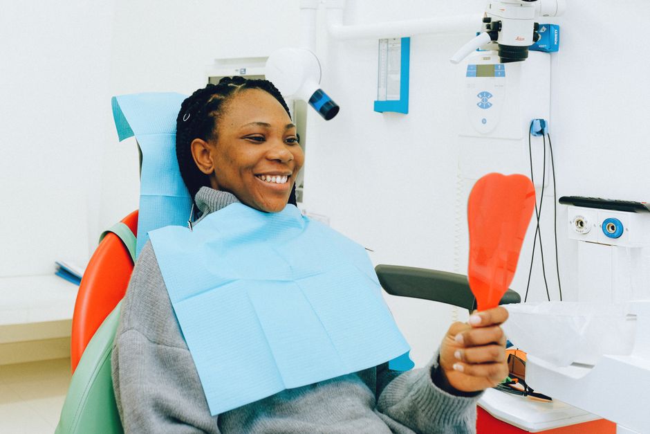 Paciente sonriendo en Dental Marensi